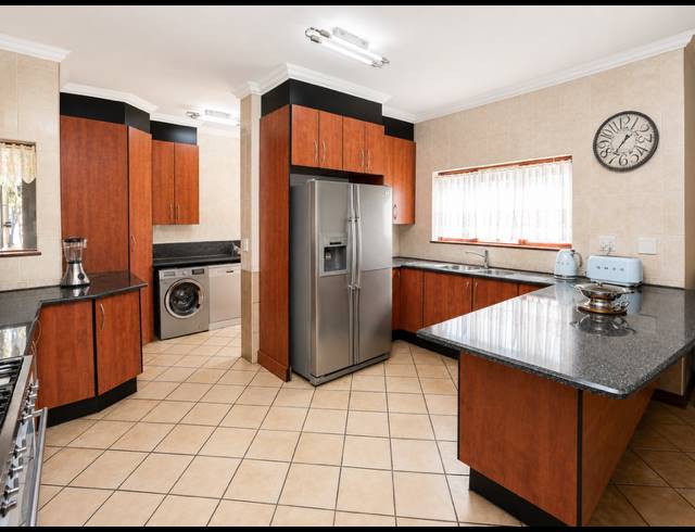 4 BEDROOM HOUSE FOR SALE IN MIDSTREAM ESTATE